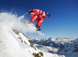 Snowboardzista utknął w dwumetrowej zaspie