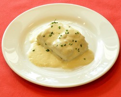 Pyszny obiad na piątek. Podajemy przepis, Ty gotujesz. Dorsz pod kremową pierzynką