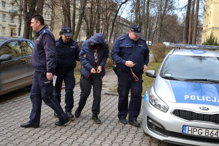 Nastolatkowie z bronią napadli na Biedronkę w Krakowie