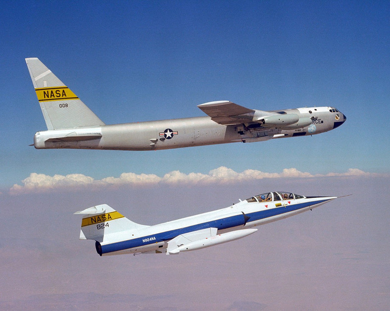B-52B "Mothership" w towarzystwie TF-104G Starfightera