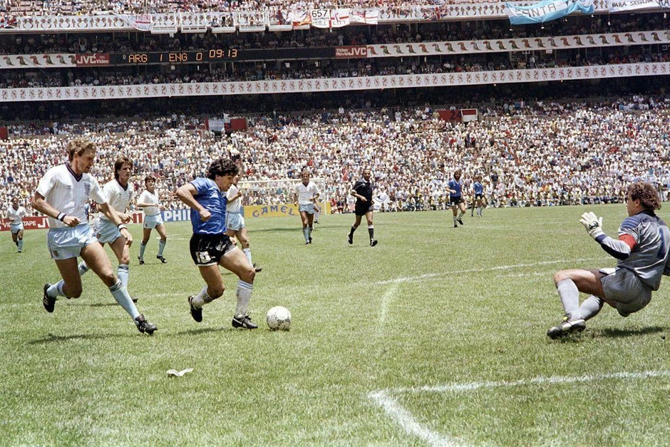 Maradona u slalomu kroz englesku odbranu do gola | Foto: Getty Images