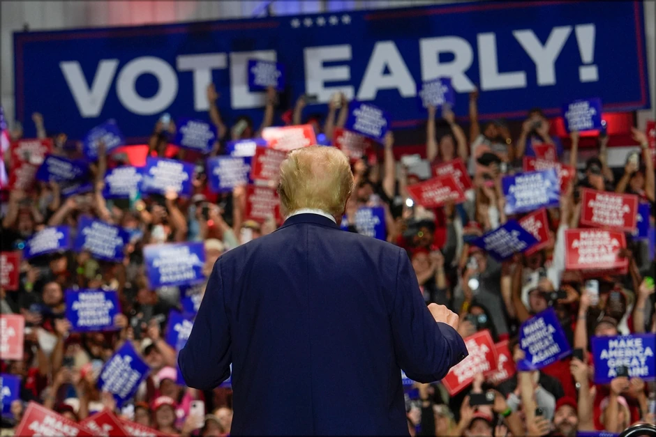 Tramp na skupu u Roki Mauntu u Severnoj Karolini 30. oktobra