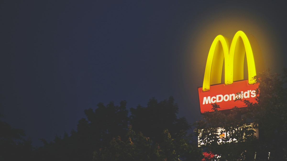 McDonald's kapituluje. Zamyka lokale, które miały trafić w gusta Zetek