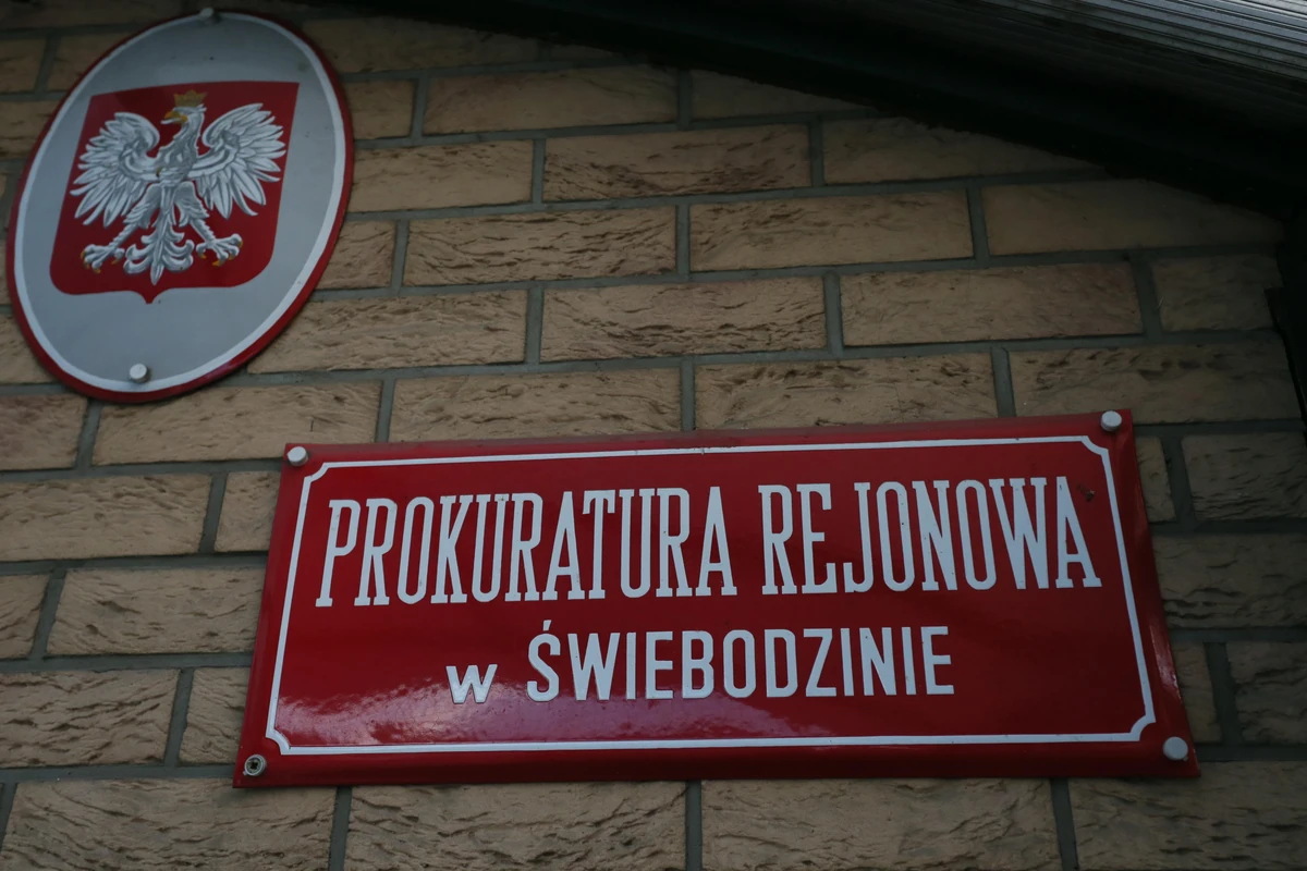  Głodzona trzylatka walczy o życie. Matka dziewczynki doprowadzona na przesłuchanie