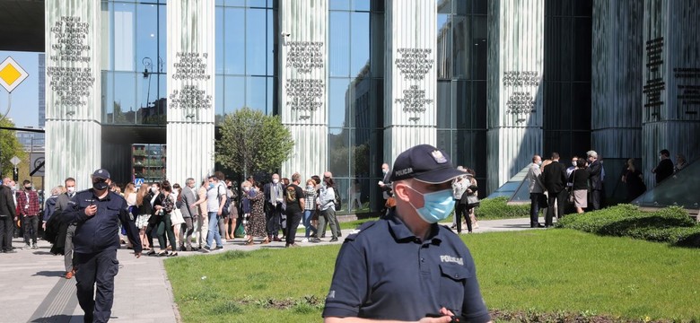 Ewakuacje SN, KRS i NIK. Doniesienia o bombach