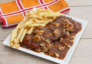 Lovačke šnicle koje se tope u ustima: Recept za klasik u bogatom sosu od pečuraka