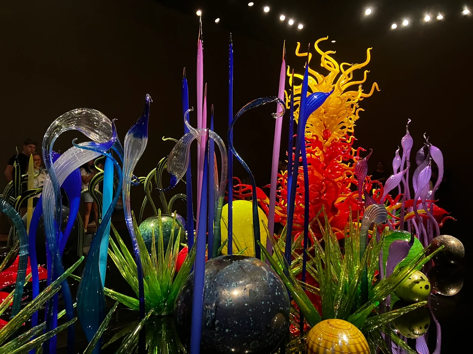 Čihulijev muzej stakla nalazi se pored Svemirske igle