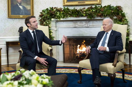 Rozmowa prezydentów Francji i USA przed wizytą Macrona w Chinach