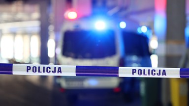 Tragedia w Dąbrowie Górniczej, 30-latka wypadła z okna. Policja zatrzymała mężczyzn