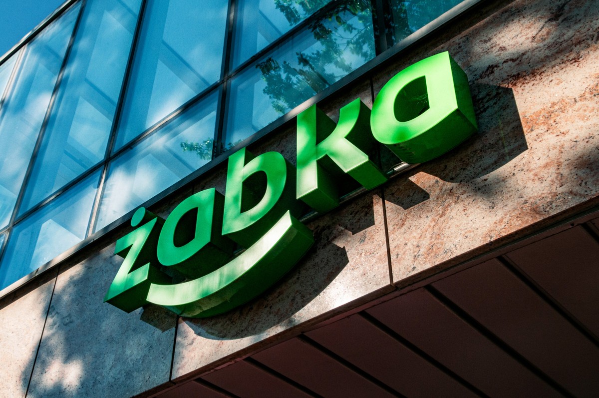 Tyle zarabia prezes Żabki. Pensja Tomasza Suchańskiego to równowartość 29 pensji pracowników