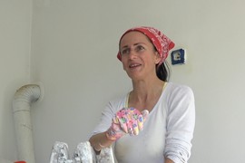 "Kad sam tek počela, ljudi su mi STAJALI NAD GLAVOM da vide da li ja to UMEM" Danica je jedina žena koja se bavi ovim "MUŠKIM" POSLOM u opštini Raška i RUŠI SVE PREDRASUDE