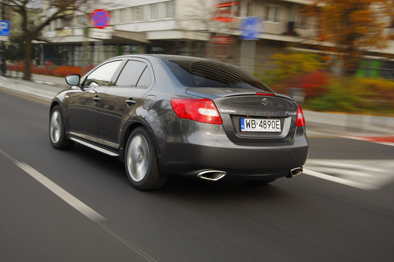 Suzuki Kizashi 2.4 VVT Sport: Sedan z dużymi ambicjami