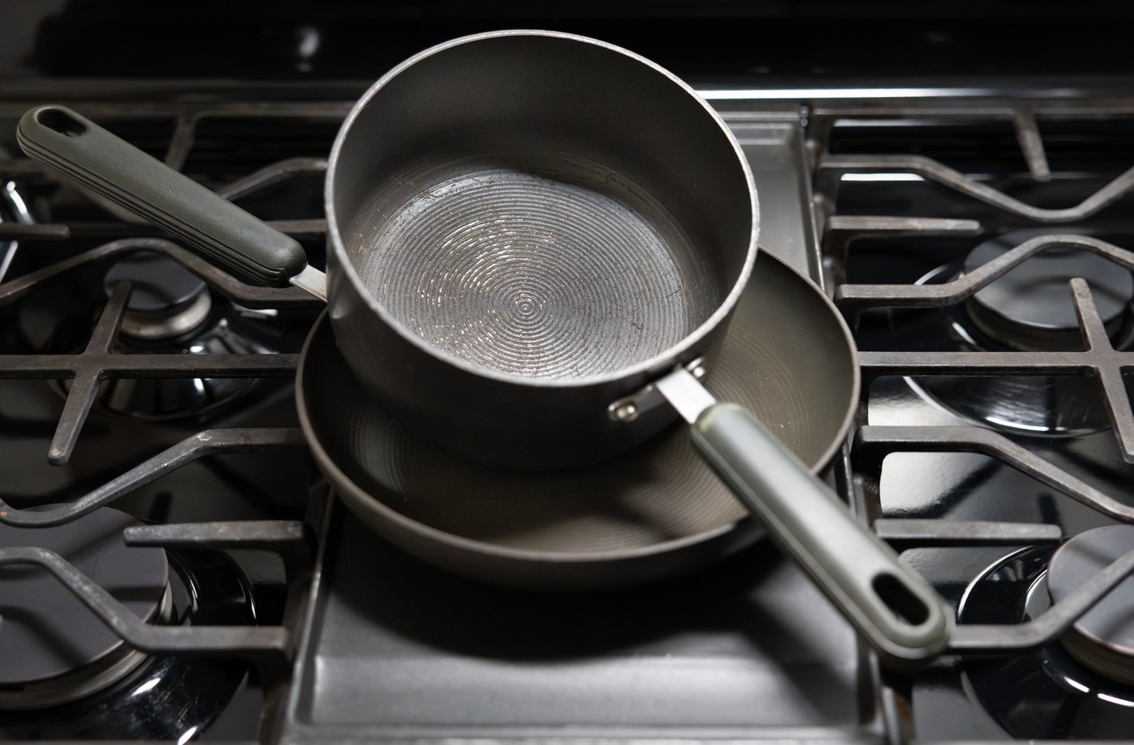 Non-stick pans can be dangerous. (illustrative photo)