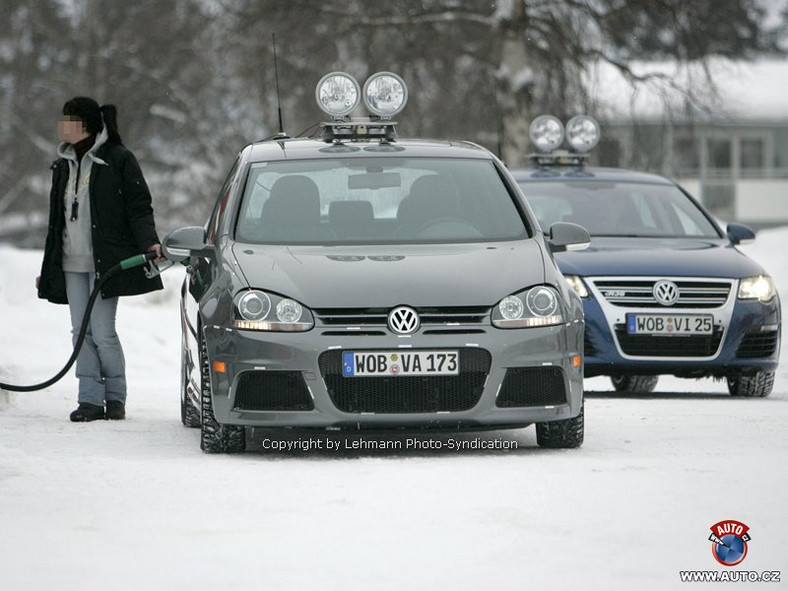 Zdjęcia szpiegowskie: Volkswagen Golf R36