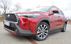 Toyota Corolla Cross to sprytny ruch Japończyków. Jak jeździ i ile spala?