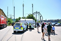 Ludzie wypadali z wagoników. Parki rozrywki zamykają kolejki górskie