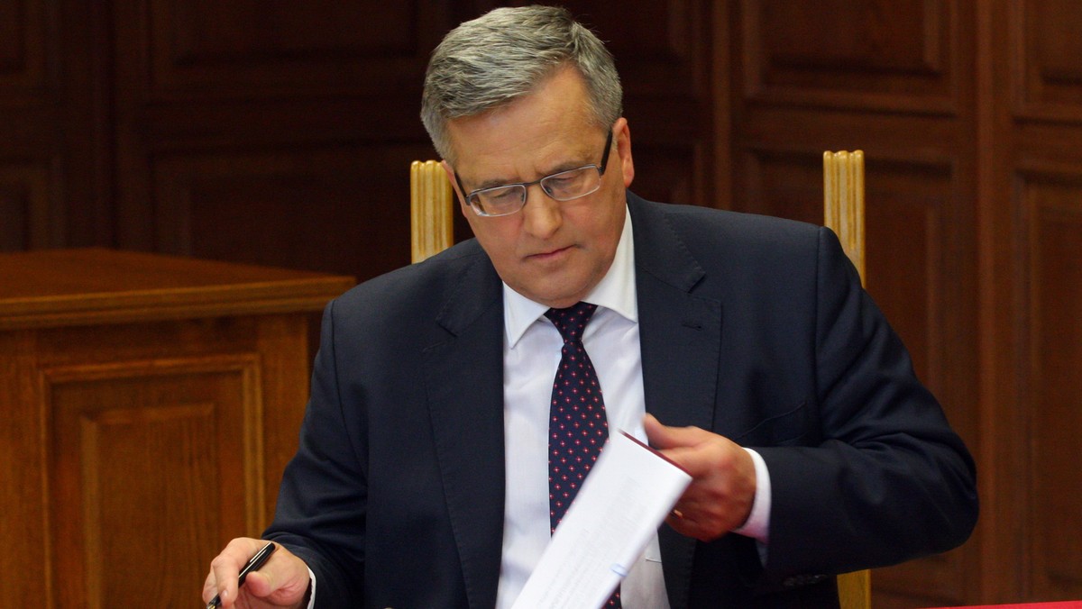 Prezydent Bronisław Komorowski podczas wtorkowej wizyty w Brzegu (Opolskie) przekonywał, że współtworzy sprzyjające prawo i klimat dla polskich rodzin. - Warto pamiętać, że jedni są teoretycznie rodzinni, a inni rodzinnie praktyczni – powiedział prezydent.