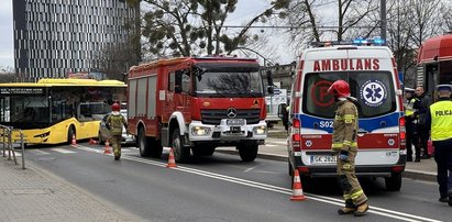 Dramatyczny wypadek w Katowicach. Wysiadł z tramwaju i wpadł pod autobus