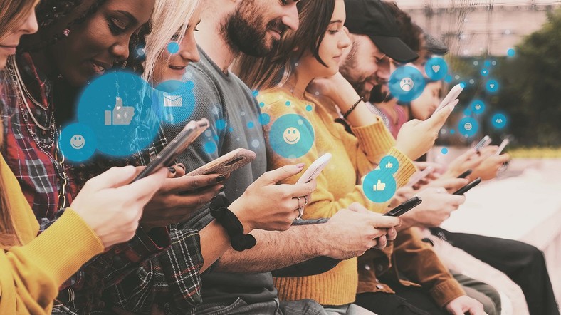 pokolenie z generacja z smartfony smartphony emotikony emotki emocje