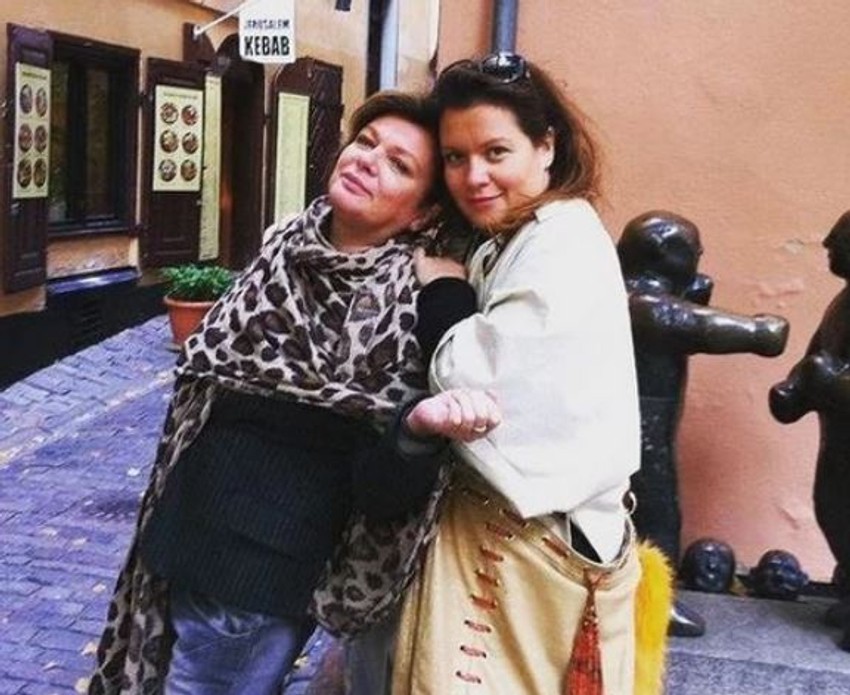 Jelica sa starijom ćerkom