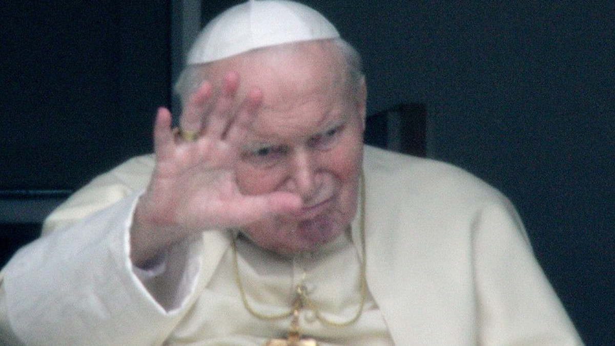 Papież Franciszek zgodził się na kanonizację Jana Pawła II i Jana XXIII - ogłosił Watykan. Zgodnie z decyzją papieża obaj błogosławieni zostaną ogłoszeni świętymi w czasie jednej ceremonii. Jej data zostanie wyznaczona na konsystorzu.