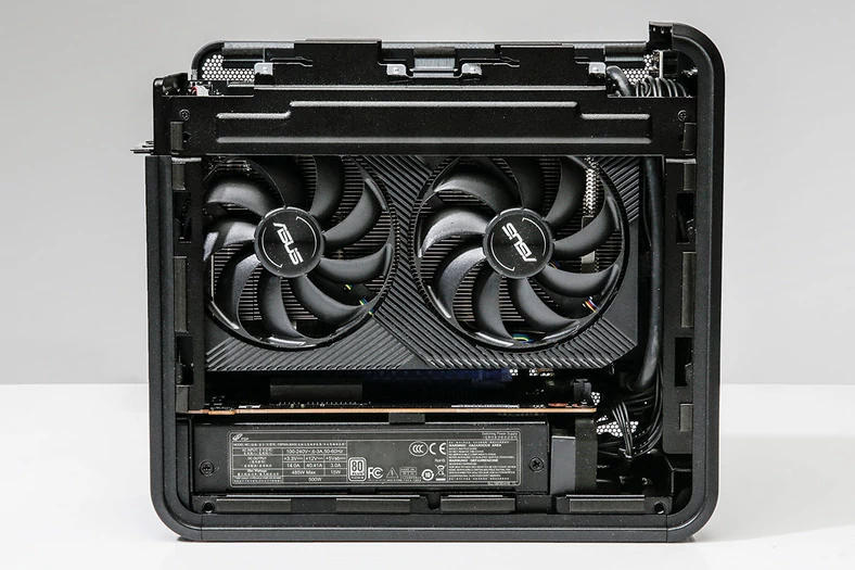 Asus wyprodukował i zmniejszył RTX 2070 Mini specjalnie dla Ghost Canyon