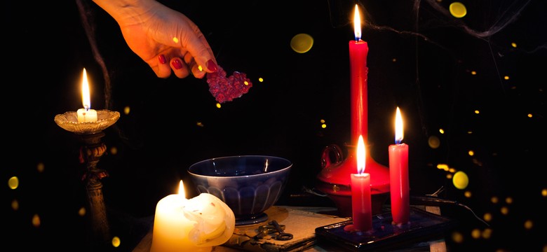 Andrzejki 2025. Noc wróżb, magii i zabawy! Kiedy wypadają i jakie tradycje warto odkopać?