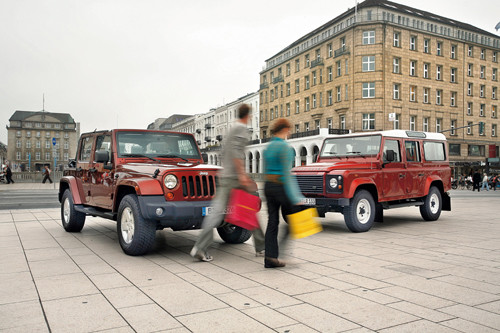 Jeep Wrangler kontra Land Rover Defender - Na bulwary i na Saharę