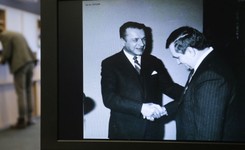 IPN ujawnia ZDJĘCIA z szafy Kiszczaka. A tam Wałęsa, Kaczyński, Kuroń...