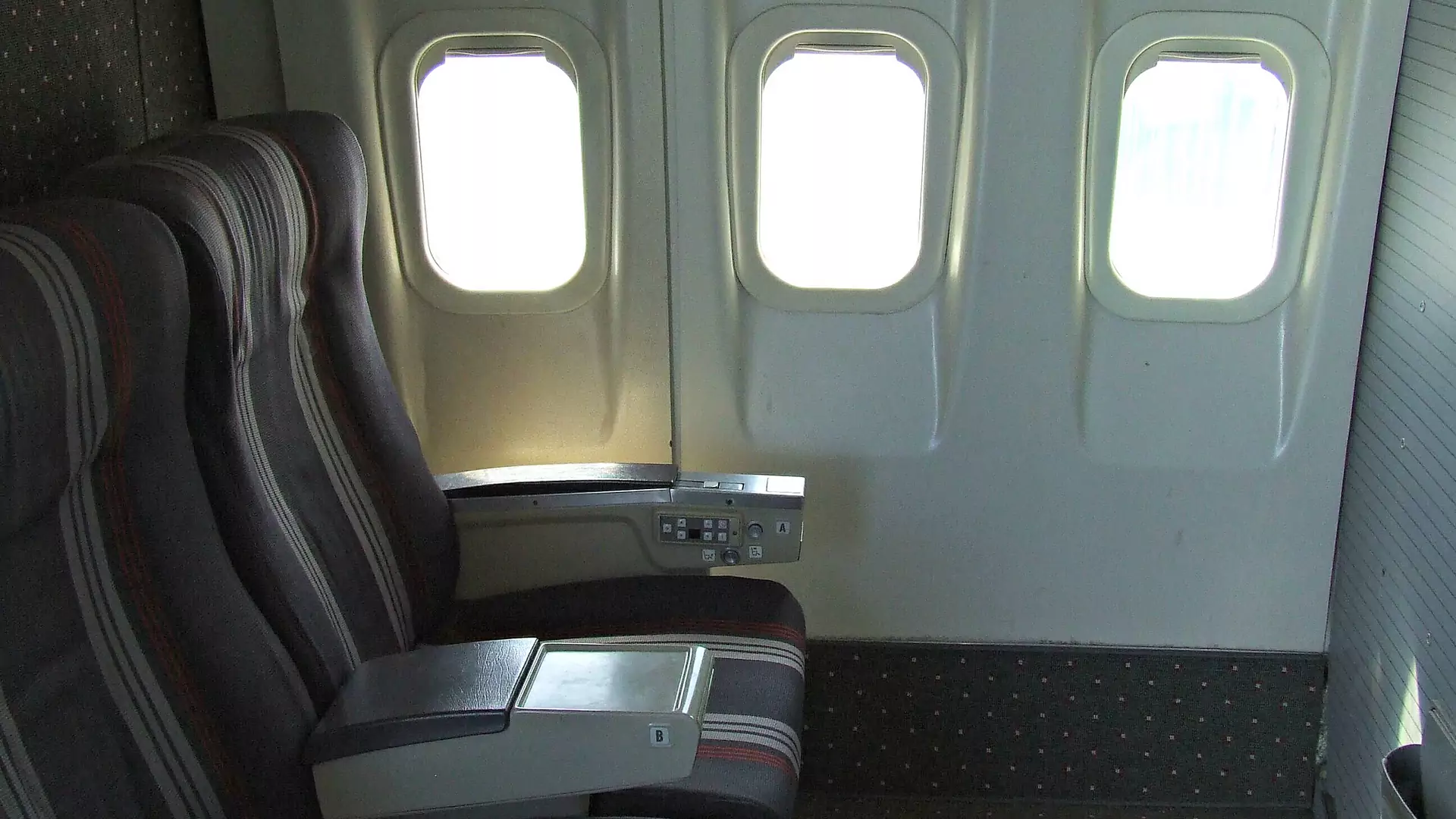 Dlaczego okna w samolotach mają zaokrąglone rogi?