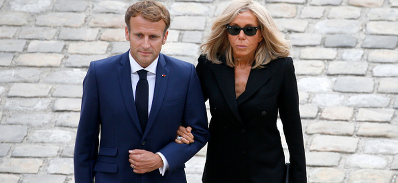 Emmanuel i Brigitte Macron nie rozstają się na krok. "To ona rządzi pałacem"