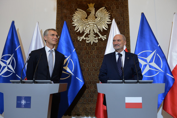 Sekretarz generalny NATO Jens Stoltenberg i minister obrony narodowej RP Antoni Macierewicz