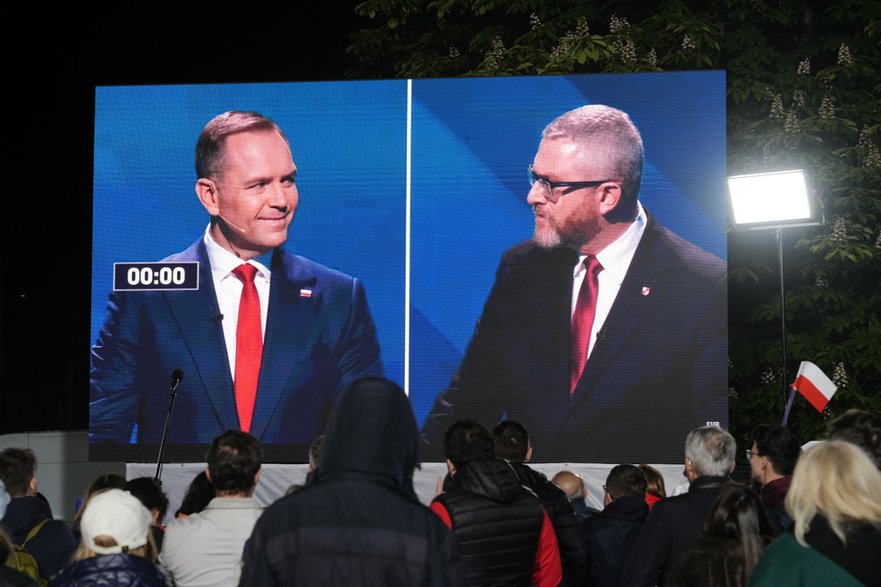 Karol Nawrocki, Grzegorz Braun w trakcie debaty prezydenckiej w TVP, maj 2025 r.