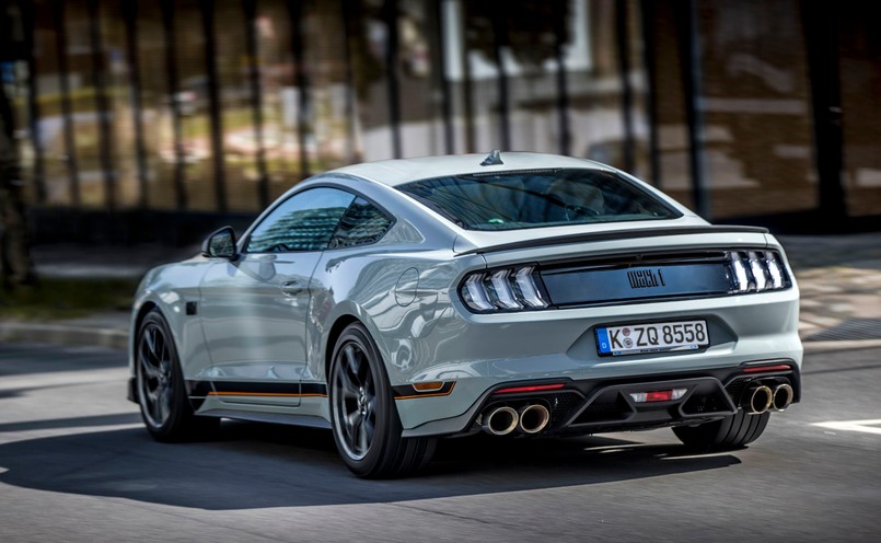 Ford Mustang Mach 1 w kolorze Fighter Jet Gray