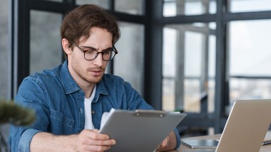 nigdy nie poznał dziadka. dostał rachunek z dps na 64 tys. zł