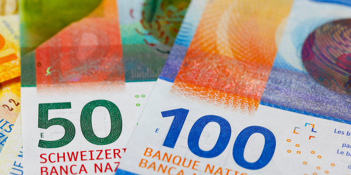 Frank szwajcarski to jedna z głównych walut wymienialnych na świecie.