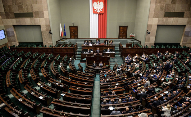 Sejm debatuje nad projektem nowej ustawy o TK. PiS: Projekt kończy okres niepewności prawnej