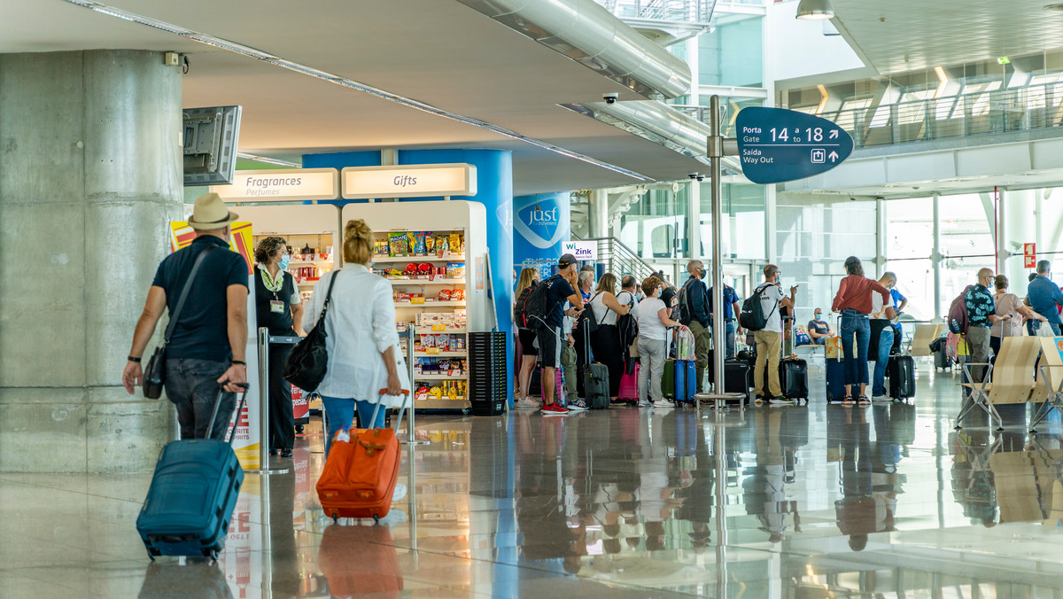 Portugalia. 7 tys. pasażerów dostało się do kraju, łamiąc przepisy sanitarne