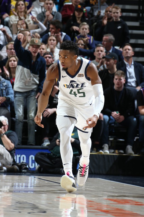 Donovan Mitchell led the Jazz to victory (NBA)  
