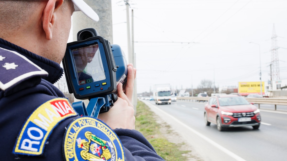 Rumunski policajac sa radarom