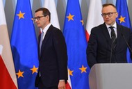 Premier Mateusz Morawiecki i wiceminister finansów Artur Soboń