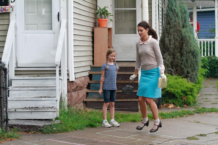 Katie Holmes jako panna Meadows