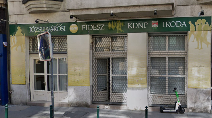 A Fidesz Baross utcai irodáját érte támadás / Fotó: Google Maps
