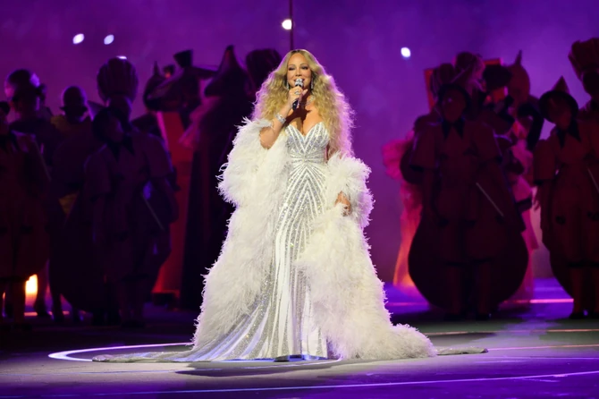 Maraja Keri je oduševila kako interpretacijom pesme "Volare", tako i stajlingom koji oduzima dah