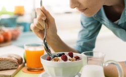 Zdrowe jelita = silna odporność. Jaka dieta jest najlepsza?