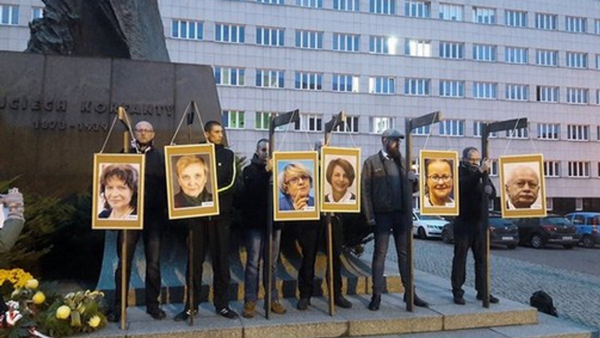 Jerzy Janoska, który uczestniczył w kontrowersyjnej akcji wieszania portretów europosłów PO podczas manifestacji w Katowicach, nie widzi w swoich działaniach niczego niezgodnego z prawem. Jak podaje portal wprost.pl, przedstawiciel Ruchu Narodowego zaznaczył, że zrobiłby to ponownie.