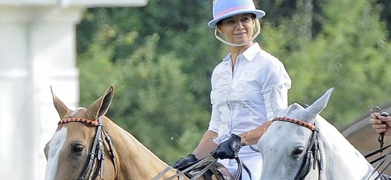 Kinga Rusin z partnerem grają w polo. Prawie jak arystokracja