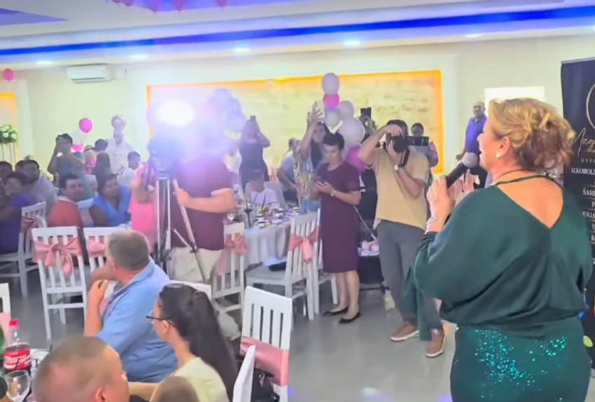 Ćana Mitrović na veselju