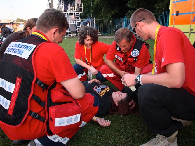 Niektórym fankom Acid Drinkers pogotowie musiało udzielić pomocy