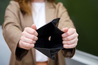 Niższe wynagrodzenie co miesiąc dla milionów Polaków. Spadek pensji nawet o 30 proc. Od kiedy nowe przepisy?